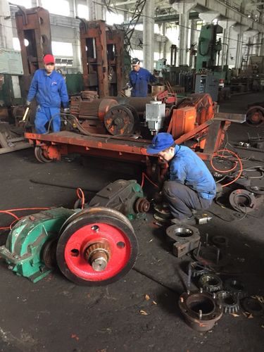 修机车间利用厂息工期开展抢修工厂设备"大会战"